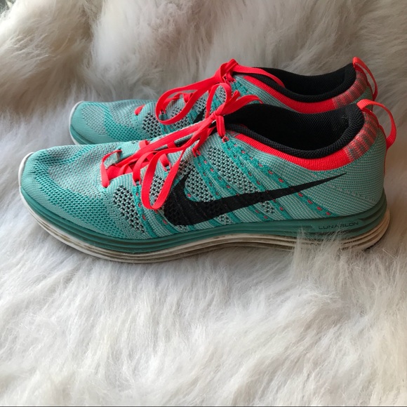 Nike Flyknit Shoes - Picture 5 of 6